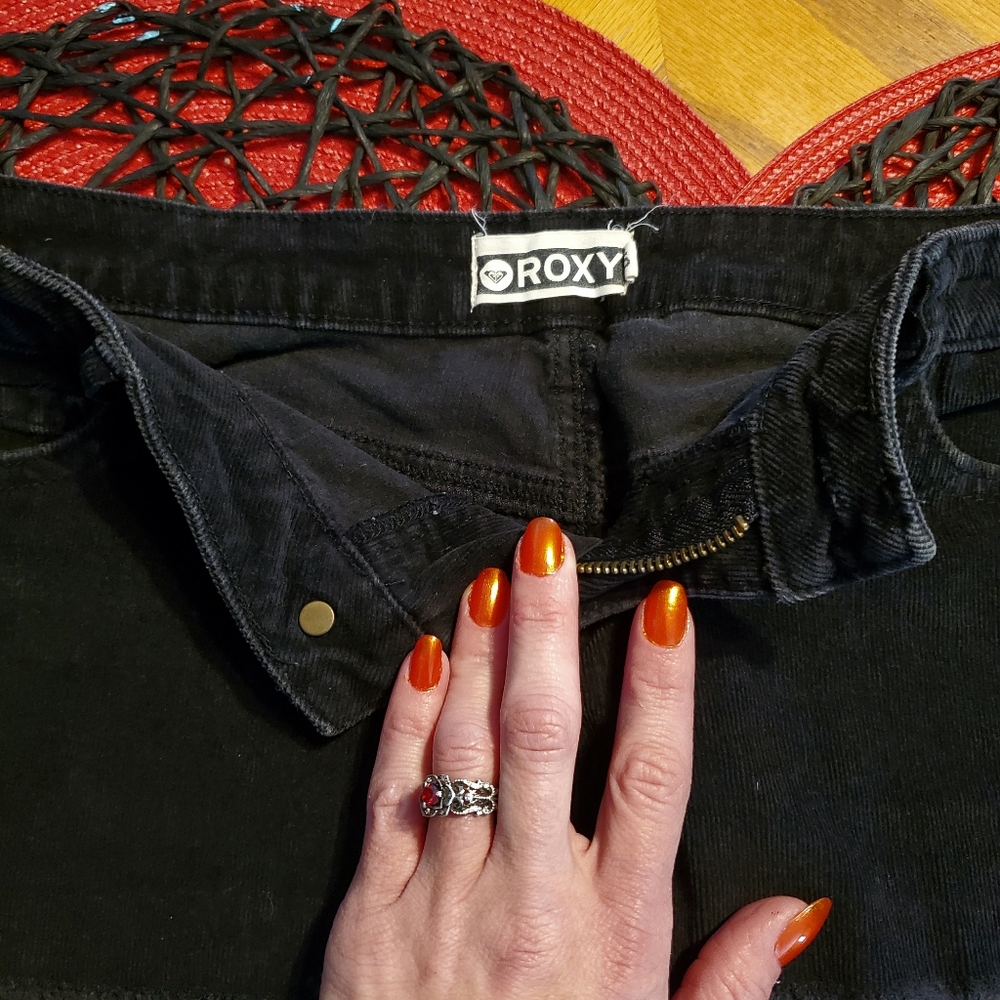 Short shorts - Picture 3 of 3